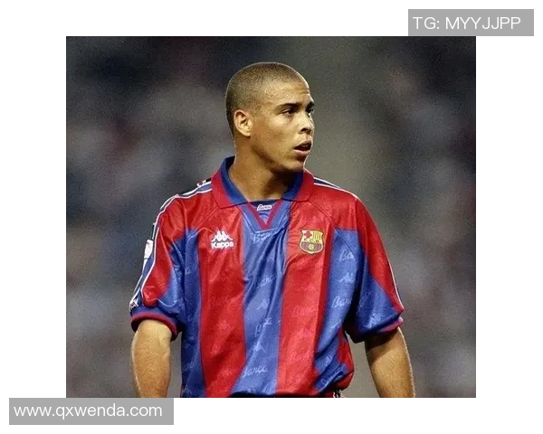 足球蓝色忧郁背后的故事与情感交织的赛场人生